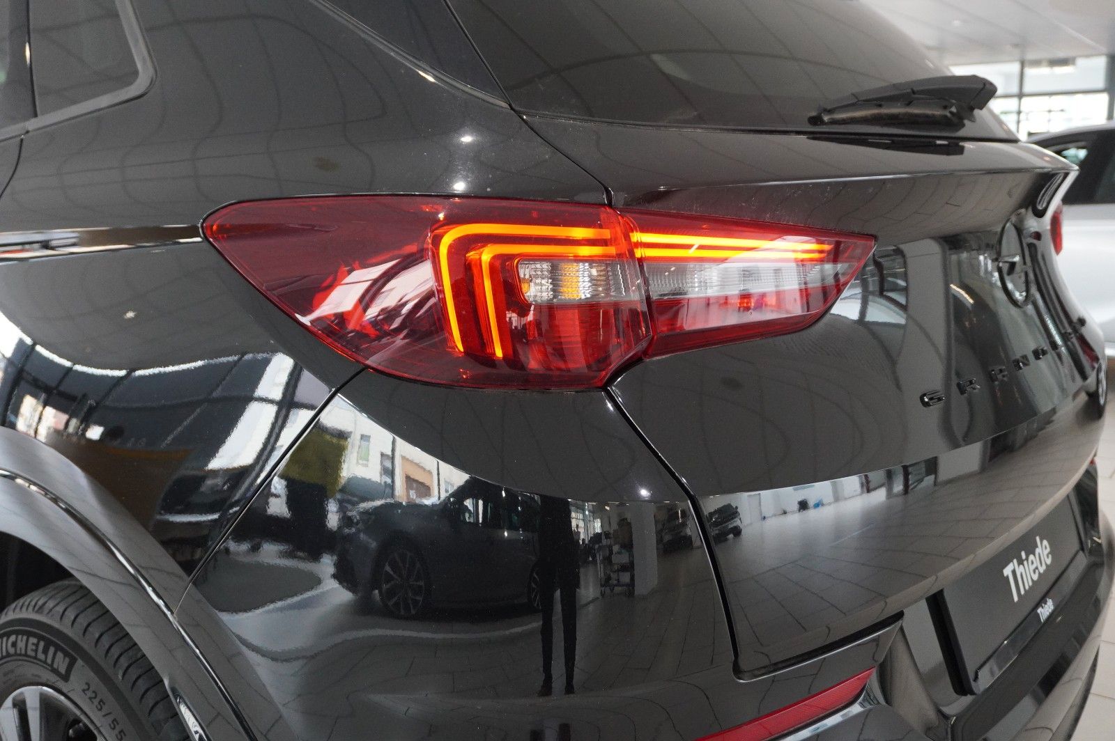 Fahrzeugabbildung Opel Grandland (X) 1.2T GS SPORT NAVI/LED/VIRT./DAB+