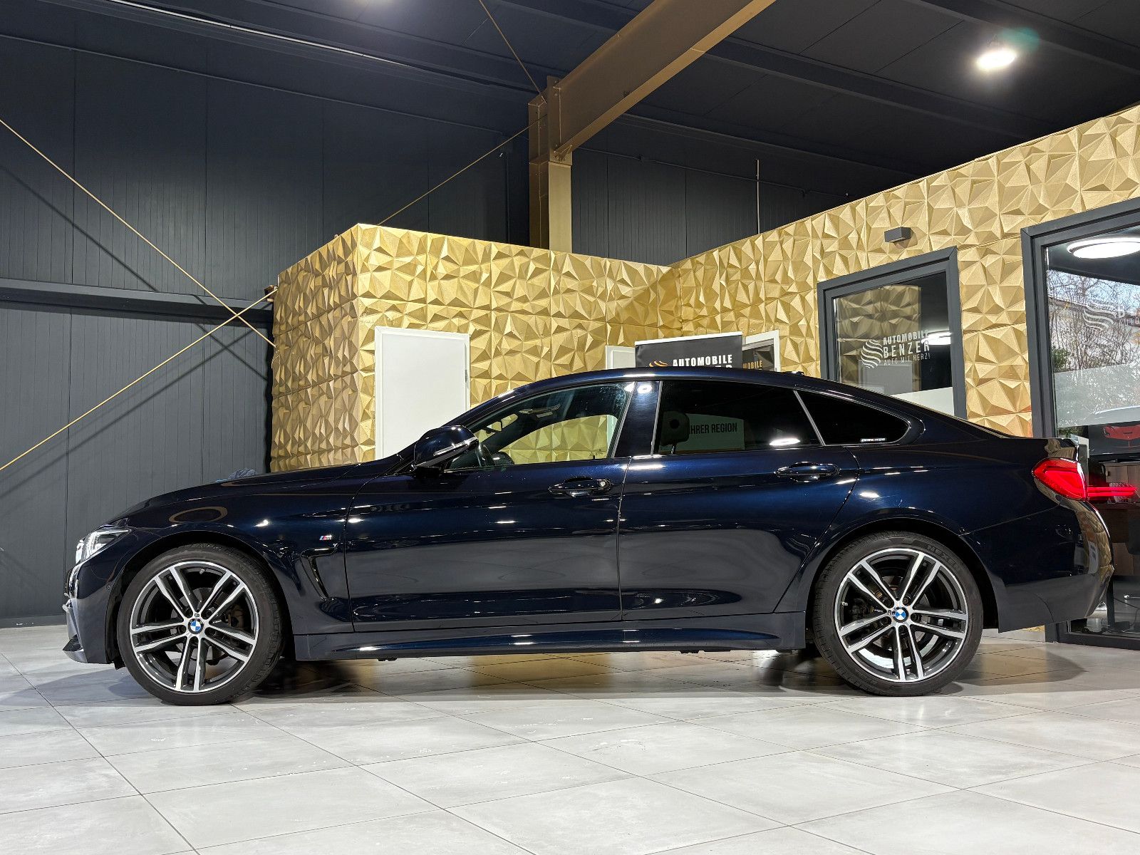 Fahrzeugabbildung BMW 420 i Gran Coupe xDrive M-Paket/HEAD-UP/MEMORY/