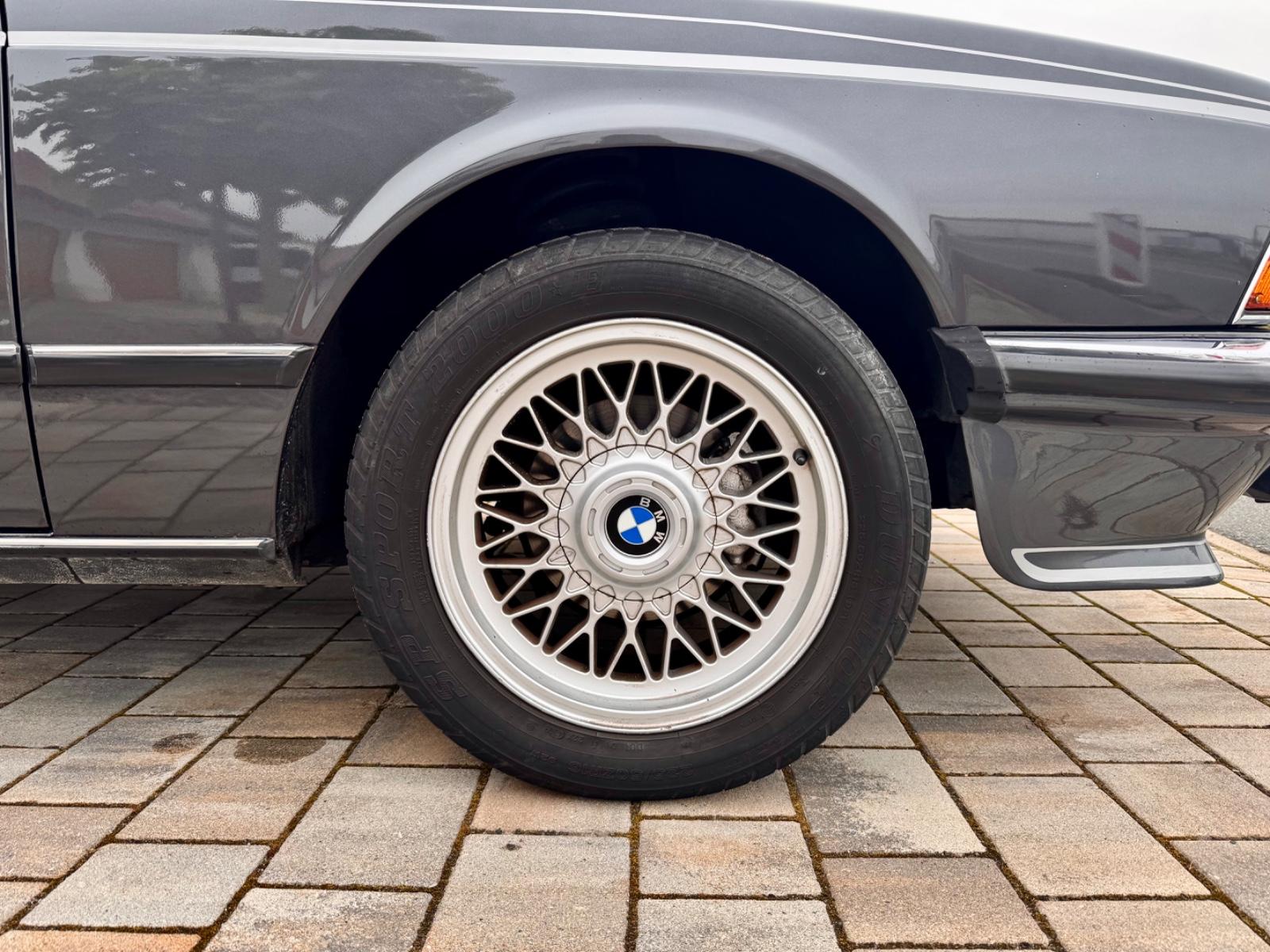 BMW Série 635 CSI E24 218ch - BVM 5 Raports - Imatriculation H - CT récent - Entretien complet
