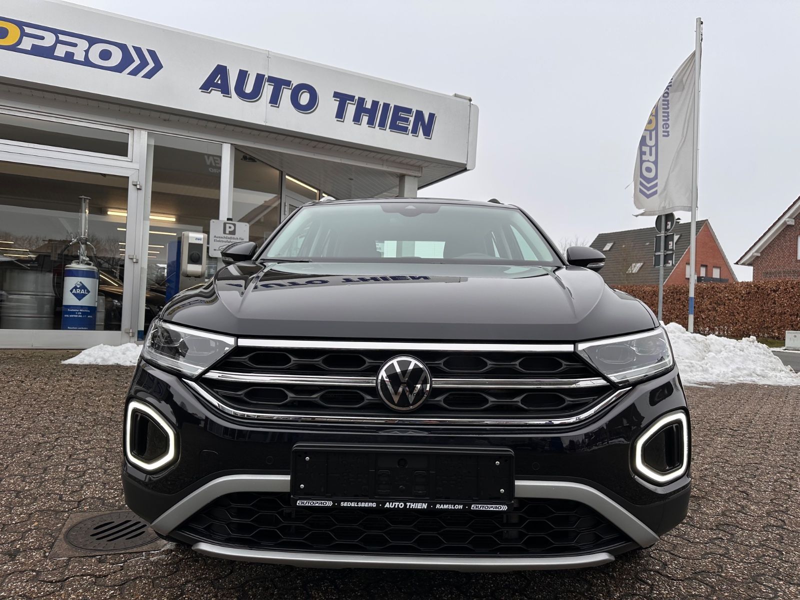 Fahrzeugabbildung Volkswagen T-Roc 1.5 TSI Style DSG AHK/ACC/LED/APP/SHZG/GJR