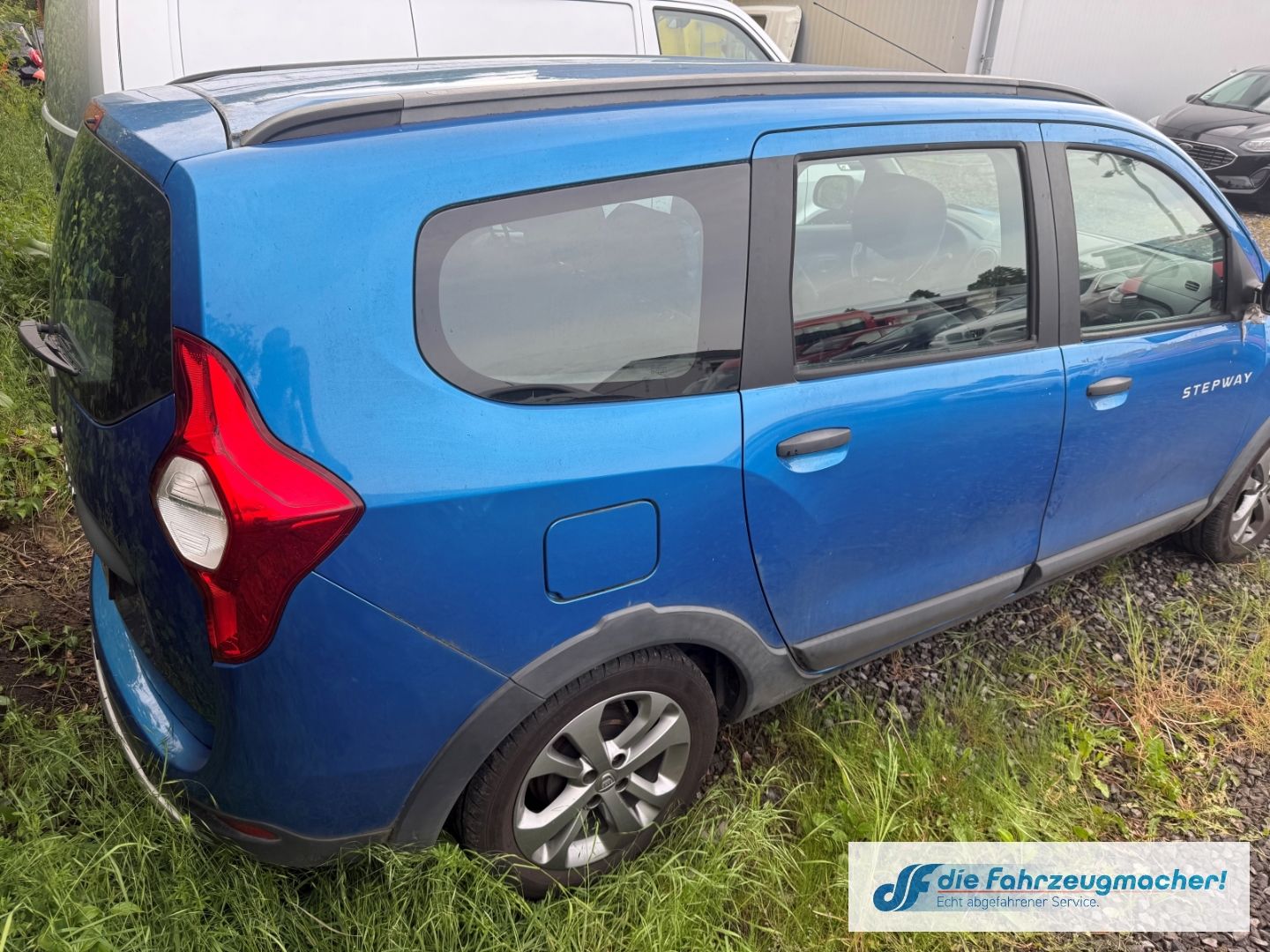 Fahrzeugabbildung Dacia Lodgy Stepway 1.2 TCe 115 *FRONTSCHADEN