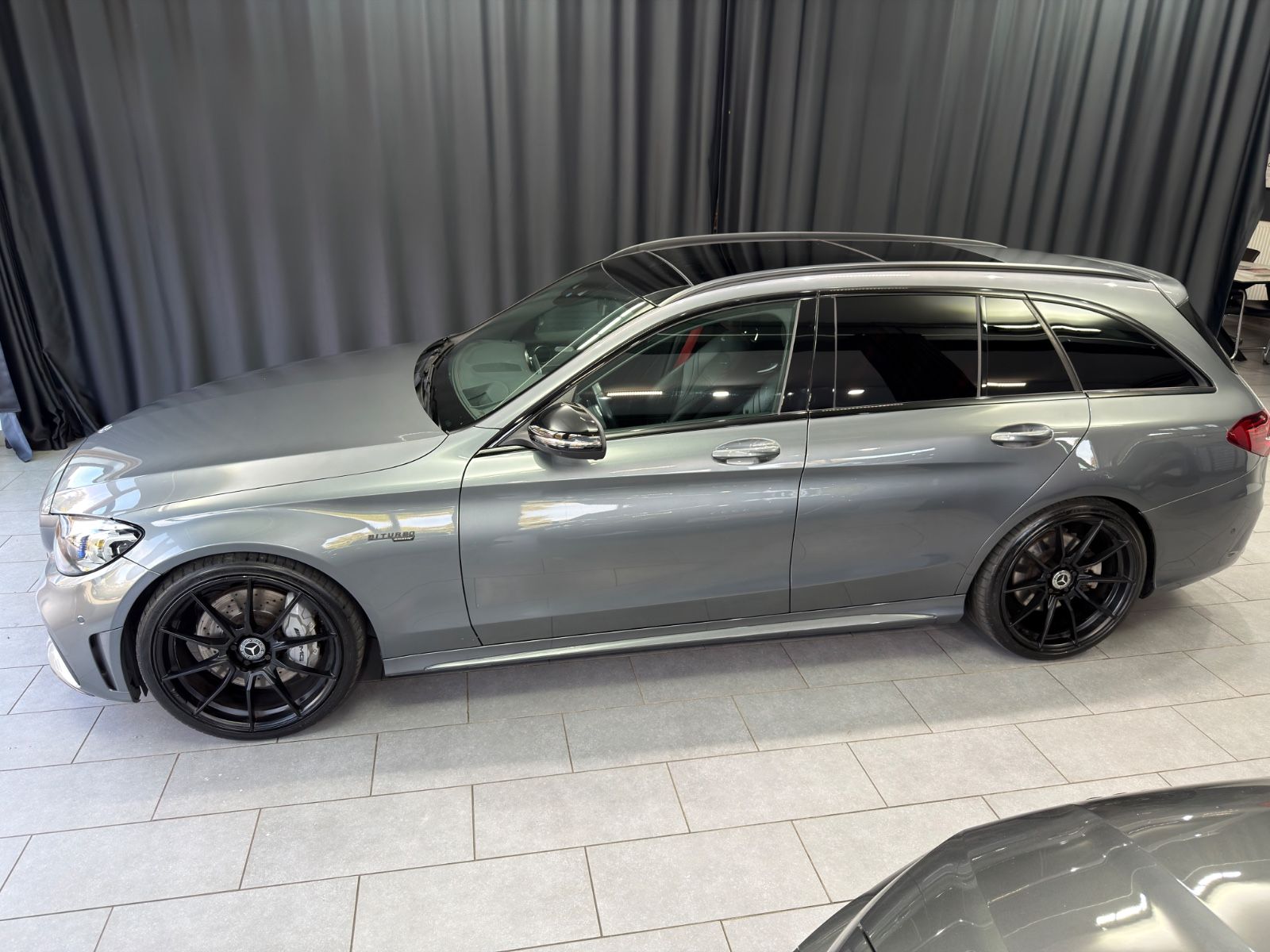 Fahrzeugabbildung Mercedes-Benz C 43 AMG T|PANORAMA|PERFORMANCE|NAVI|AHK