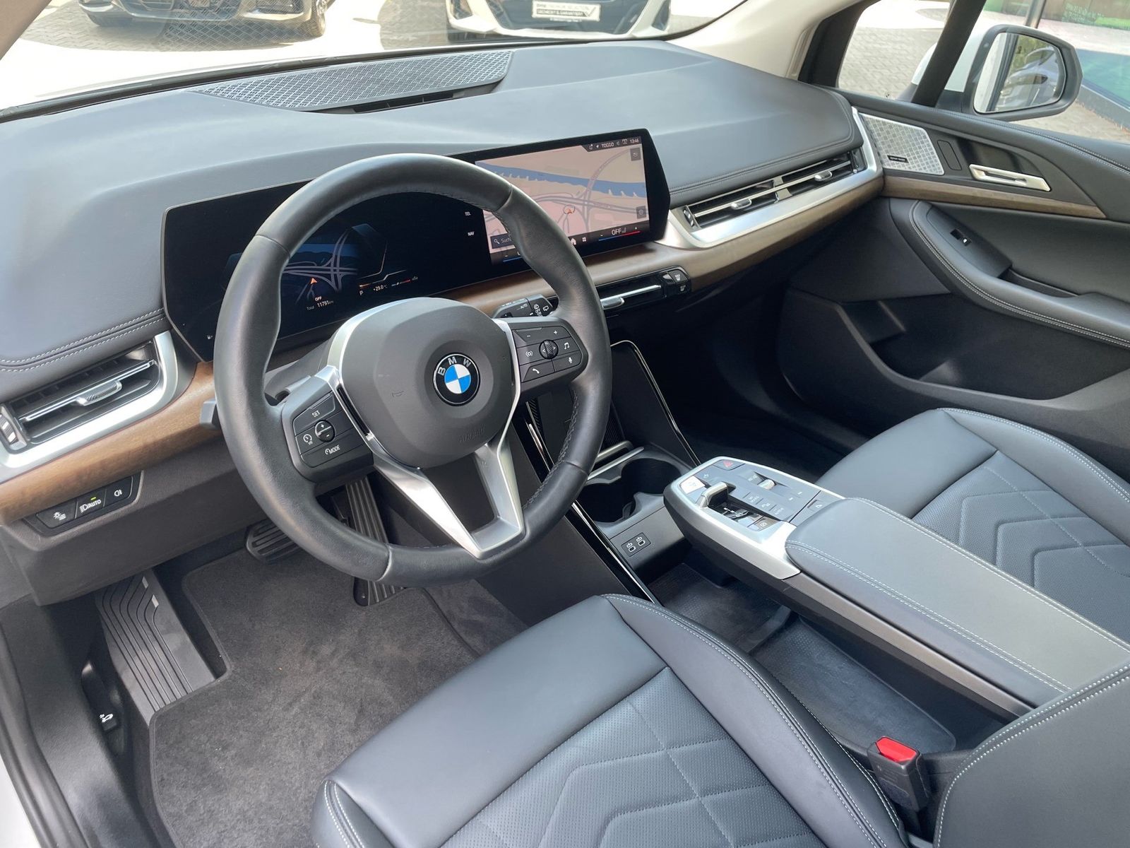 BMW 220i AT Luxury Line AHK Pano HK Massage foto 4