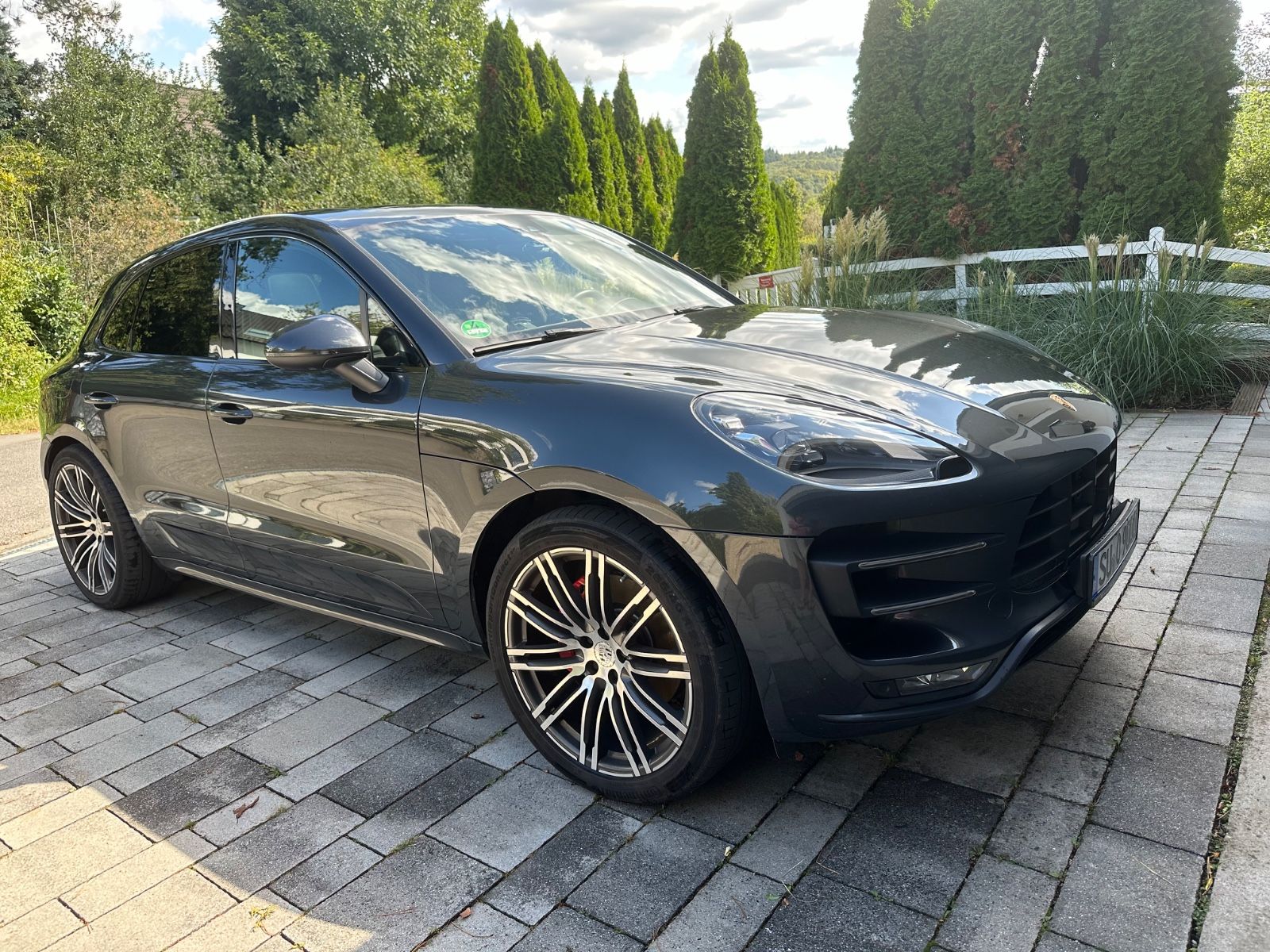 PORSCHE Macan