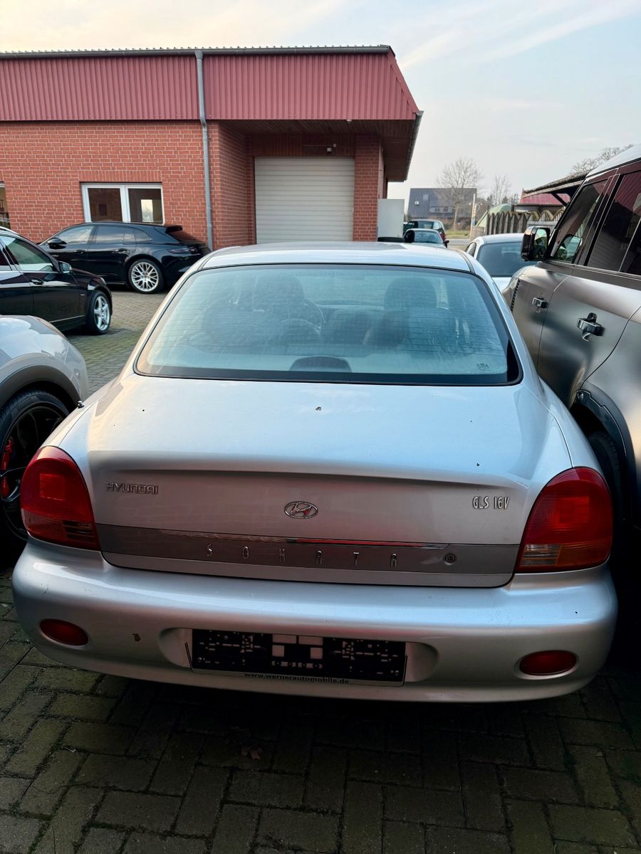 Fahrzeugabbildung Hyundai SONATA 2.0 16V GLS Schiebedach, Leder, Klima