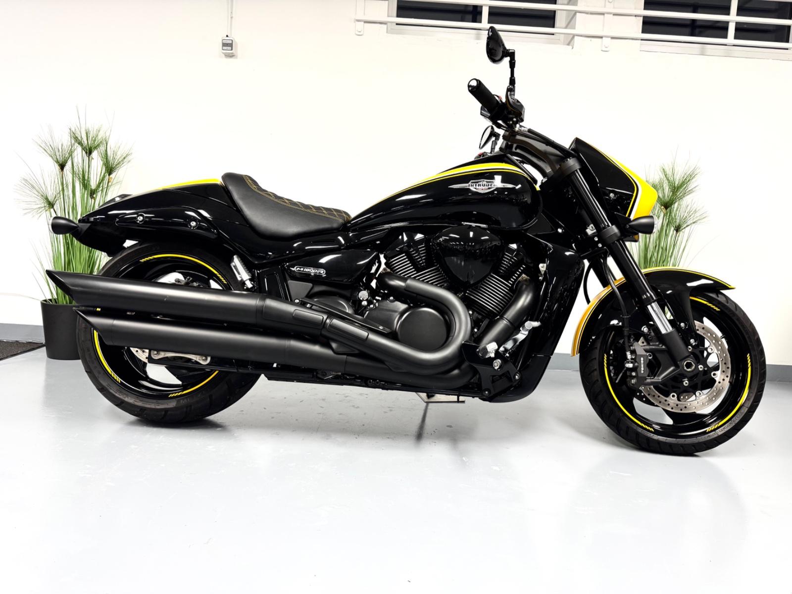 Suzuki M 1800 VZR Intruder BLACK EDITION BOSS 1. HAND !