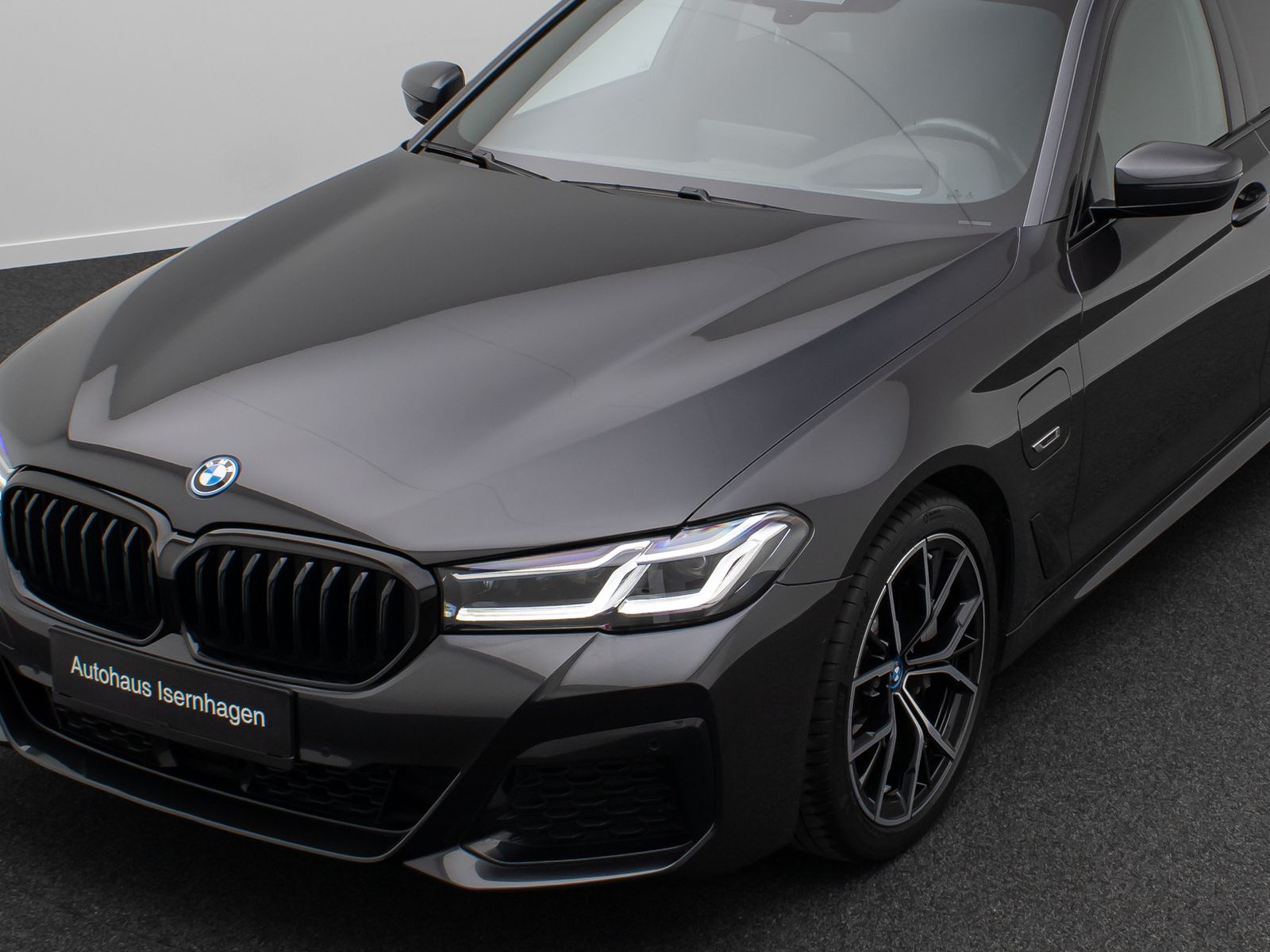 Fahrzeugabbildung BMW 530e M Sport Laser DAB HiFi HUD DispKey Panorama