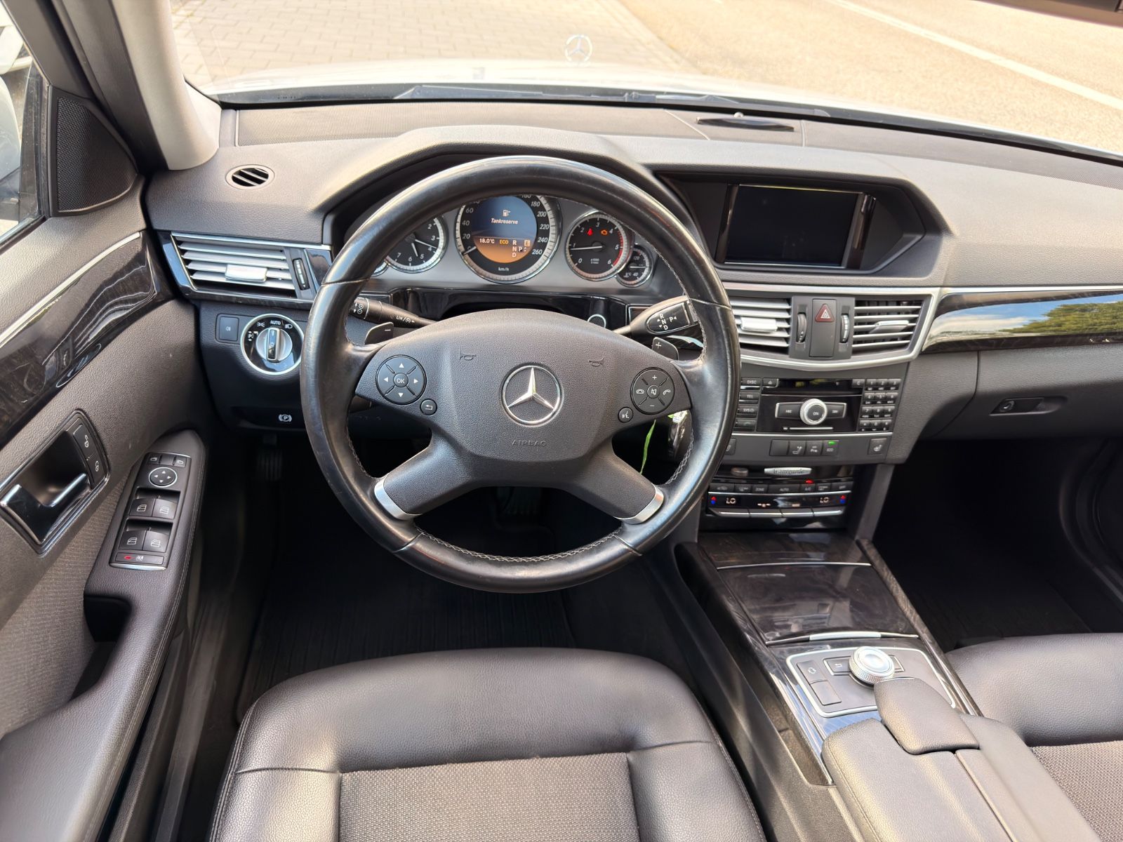 E 220 *Xenon*Klimatr.*Sitzhz*PDC*Navi*S.W*ALU*
