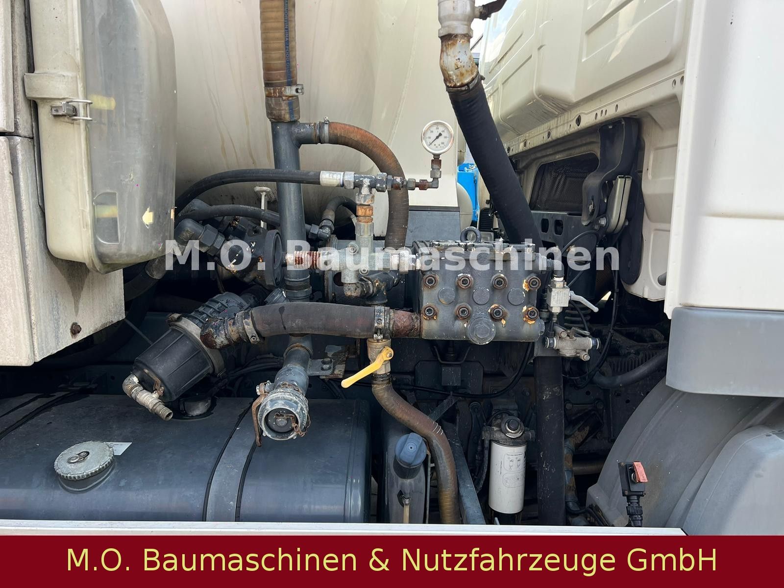 Fahrzeugabbildung Mercedes-Benz Actros 2541 / Saug- & Spühlwagen / 14.000 L /ADR