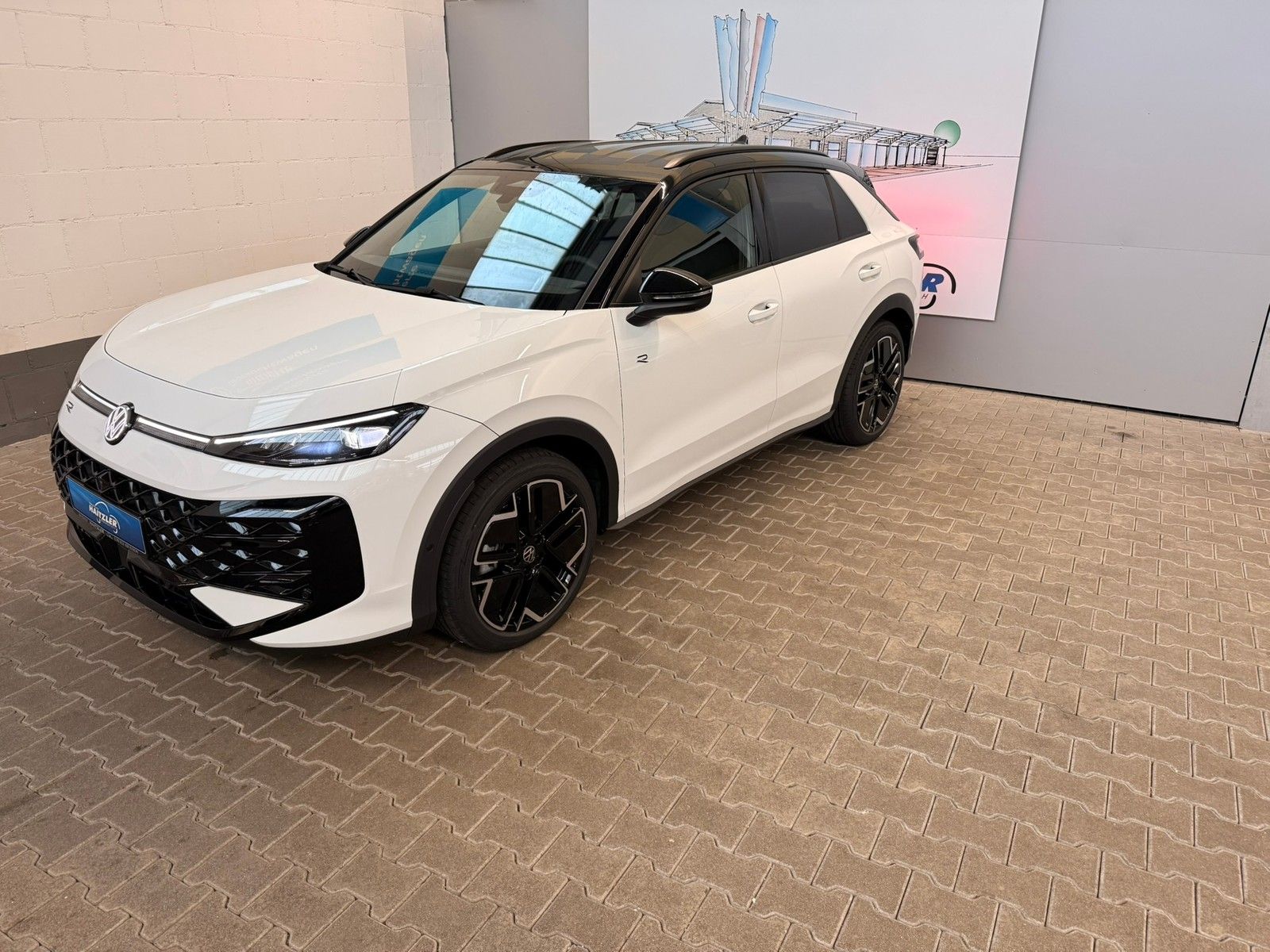 Fahrzeugabbildung Volkswagen T-Roc R-Line 1.5 eTSI DSG +Black-Style + Keyless