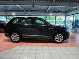 Volkswagen Tiguan Elegance - : Allradantrieb, Geländewagen