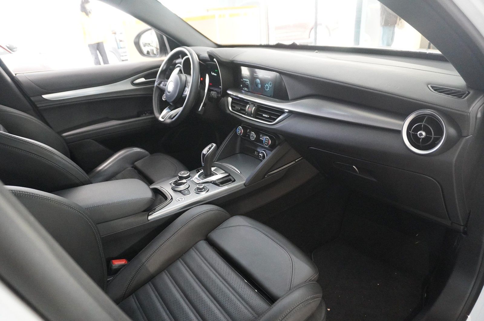 Fahrzeugabbildung Alfa Romeo Stelvio 2.2D VELOCE Q4 NAVI/LED/KAMERA/MATRIX/SH