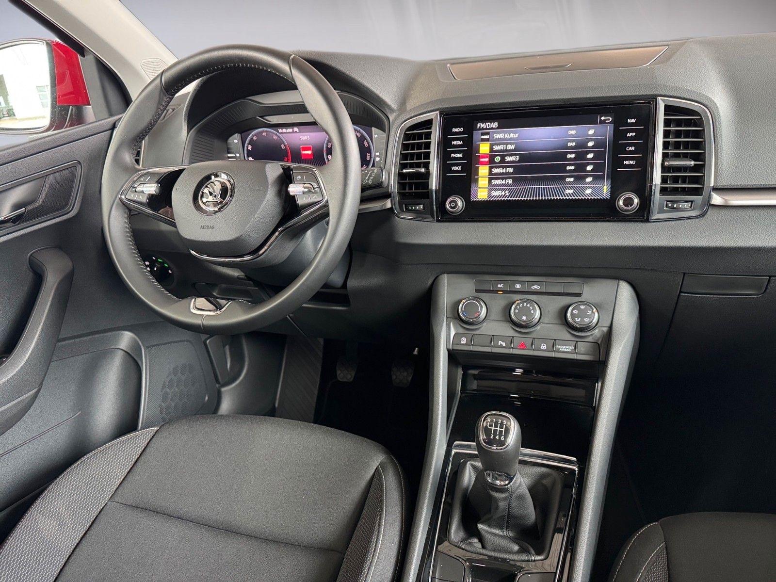 Fahrzeugabbildung SKODA Karoq Ambition 1.0 TSI
