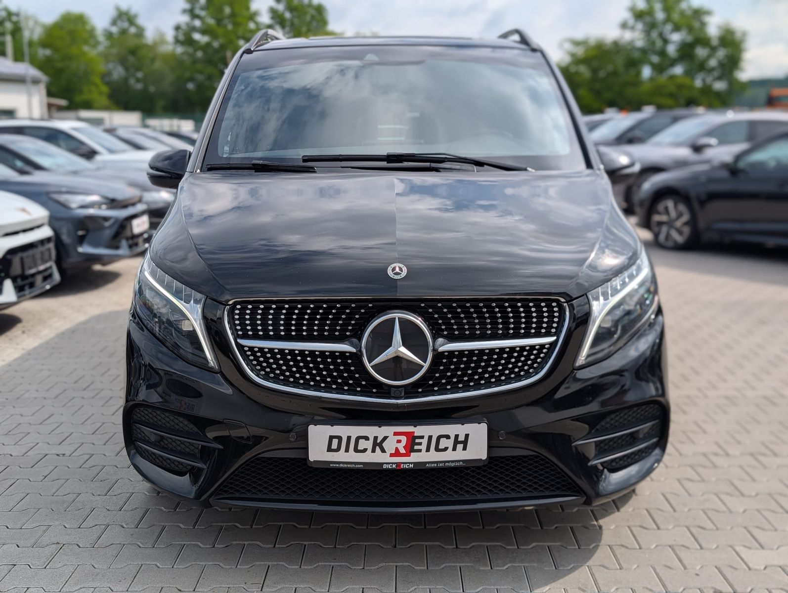 Fahrzeugabbildung Mercedes-Benz V 250 d AMG lang LEDER*DISTR.*BURM.*StandH.*LED