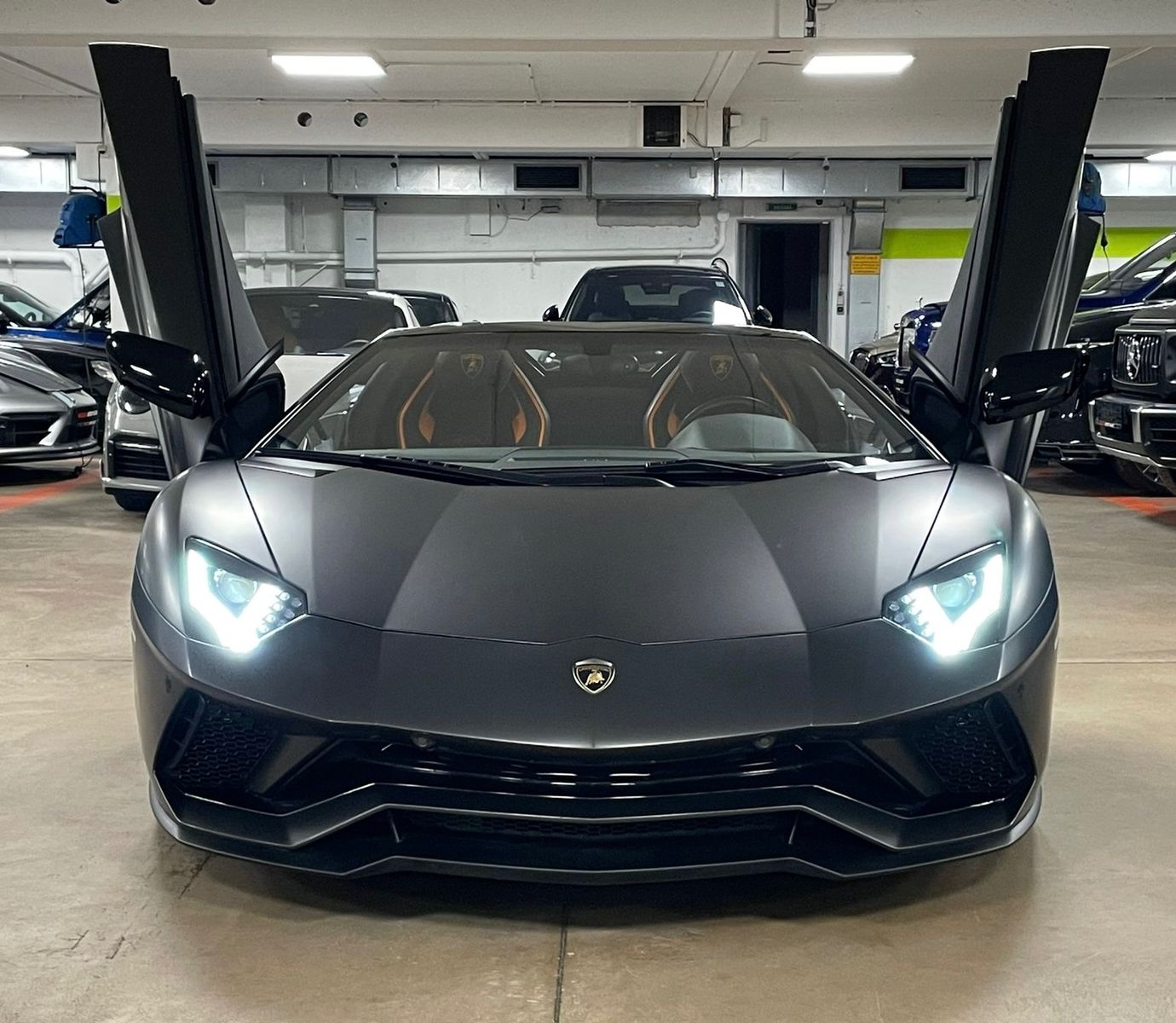 Fahrzeugabbildung Lamborghini AVENTADOR S ROADSTER CARBON LIFT GARANTİ TOPZUST