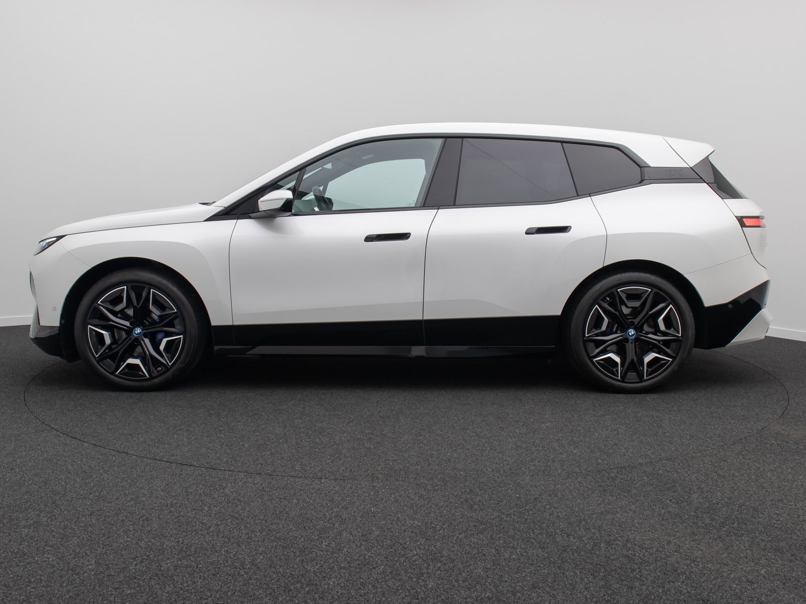 Fahrzeugabbildung BMW iX xD40 Sport 360&deg;SkyLounge DAB Laser H/K 22Zoll
