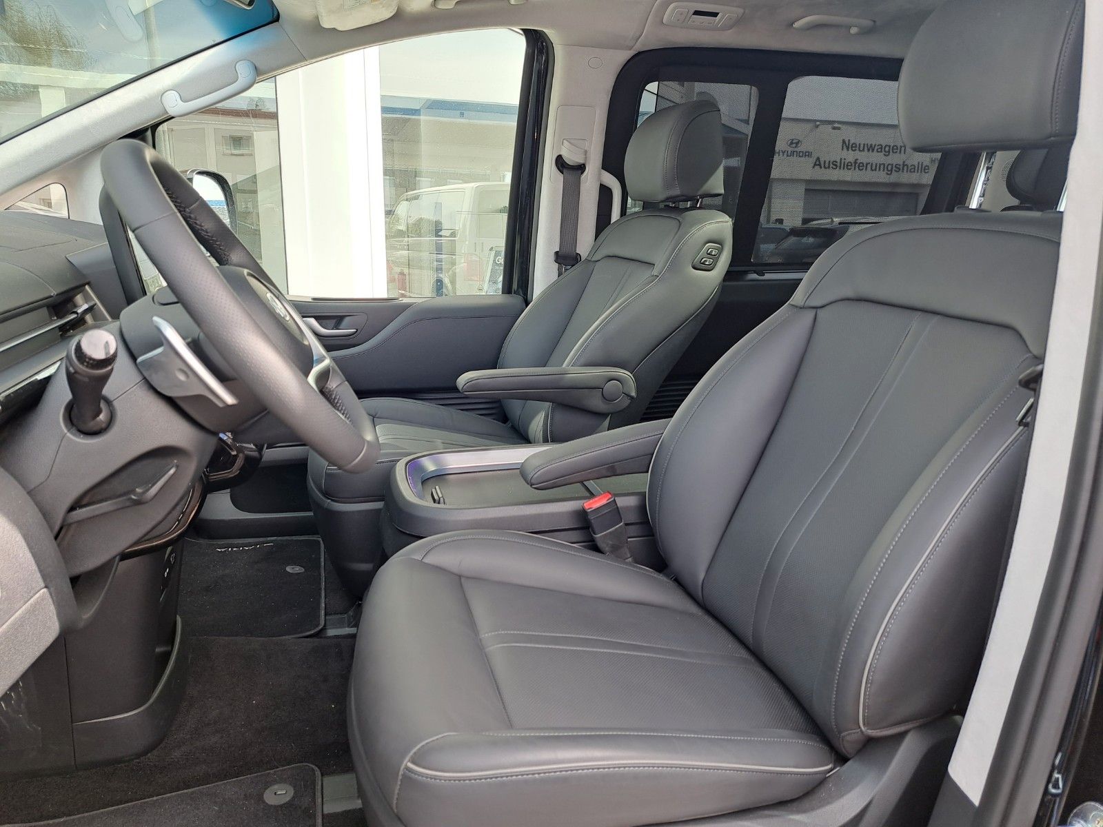 Fahrzeugabbildung Hyundai Staria 2.2 CRDi Automatik
