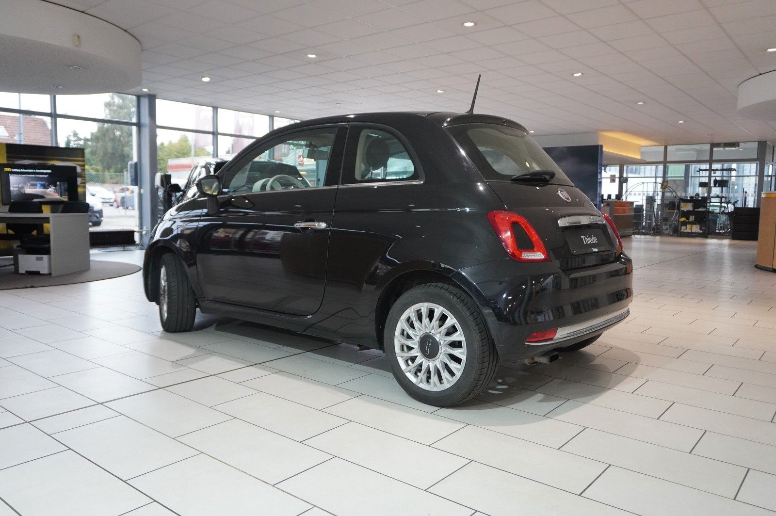 Fahrzeugabbildung Fiat 500 1.2 LOUNGE LED/PANO./USB/NEBEL/TOUCH/PDC