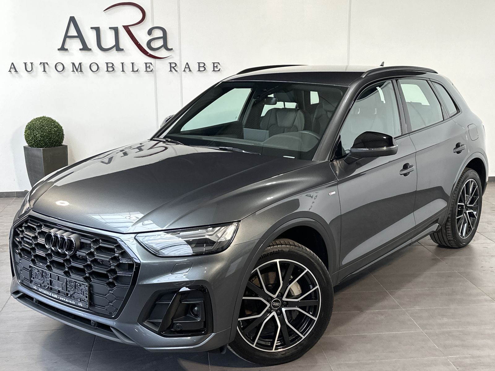 Fahrzeugabbildung Audi Q5 50 TFSIe Qu S-Line Black NAV+MATRIX+AHK+VCOCK