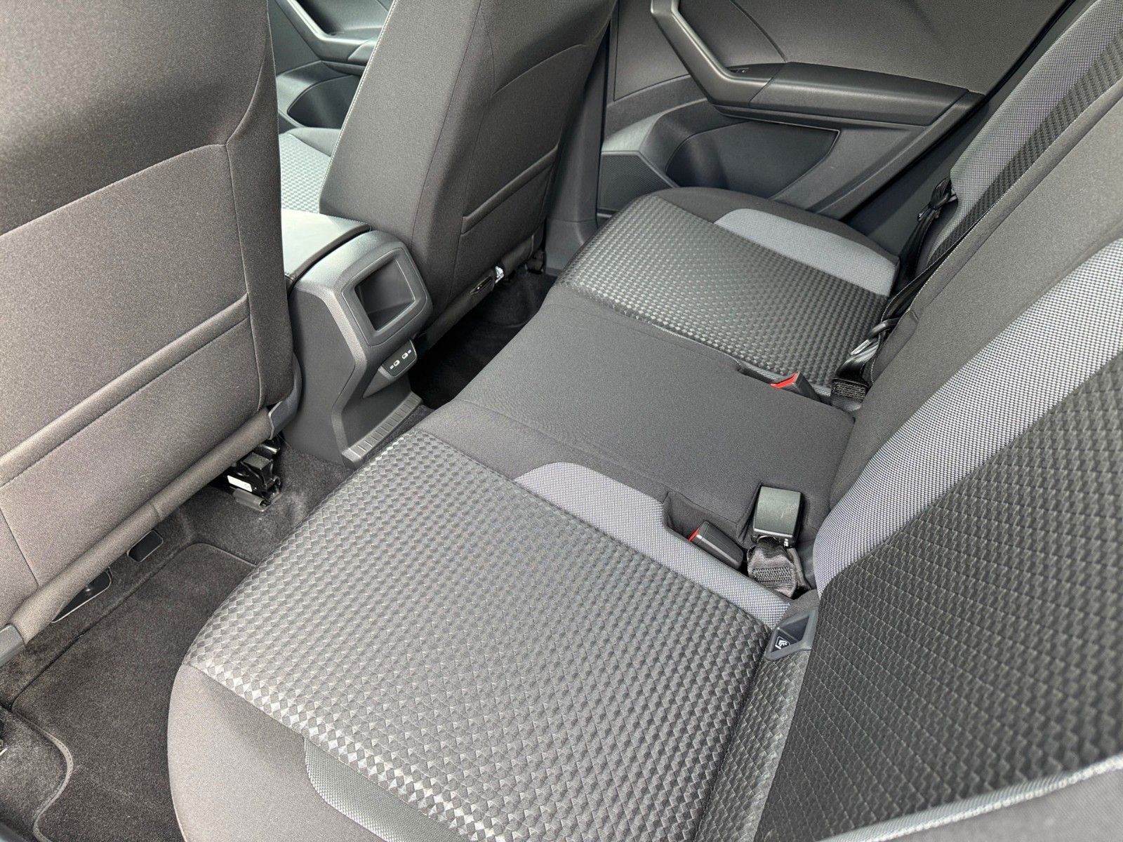 Fahrzeugabbildung Volkswagen T-Cross Life ACTIVE 1.5 TSI