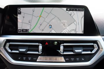 Fahrzeugabbildung BMW 330e Sport Line Steptr. Memory H&K ACC PDC Laser