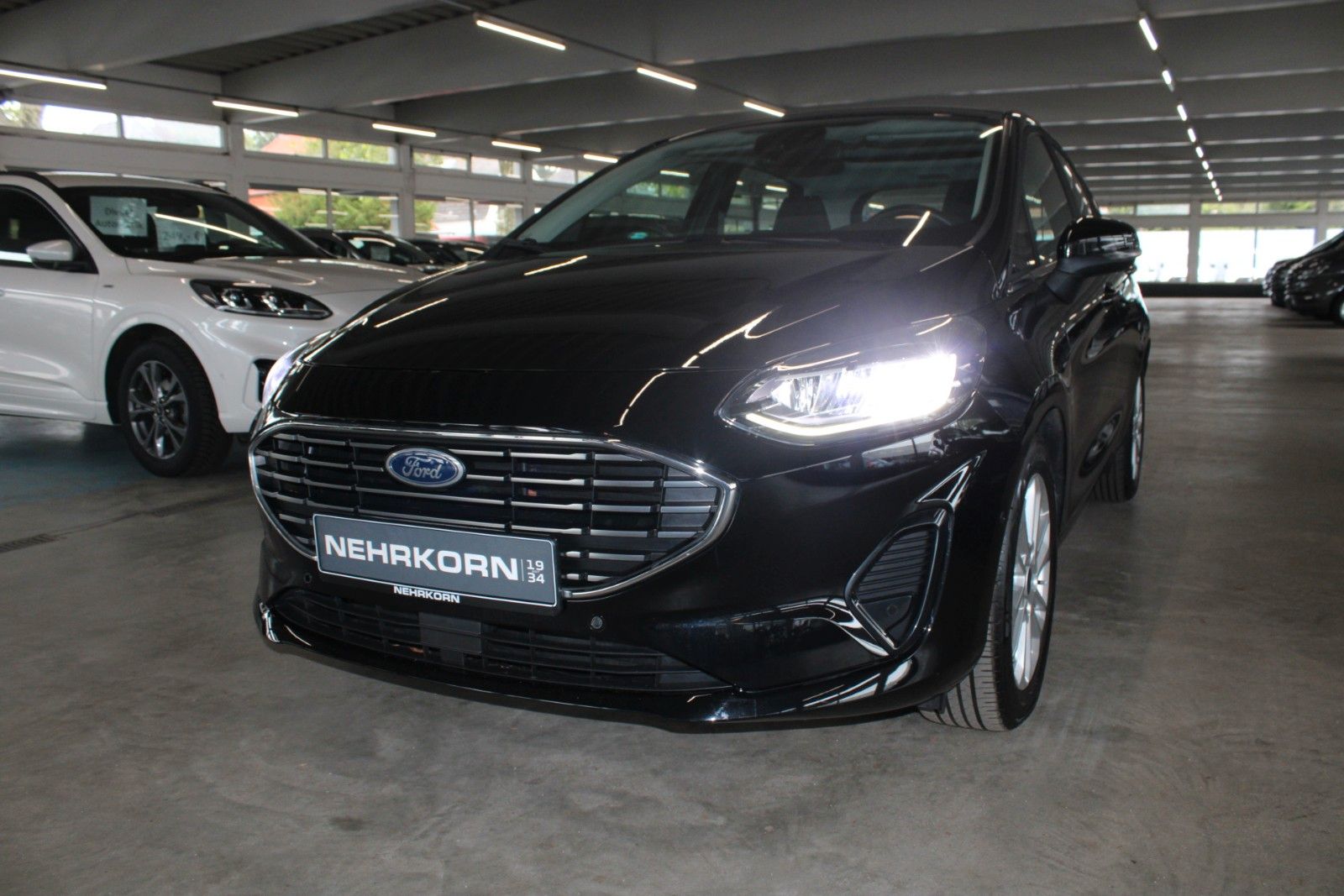 Fahrzeugabbildung Ford Fiesta Titanium 5-T LED RFK PANODACH ACC WinterP