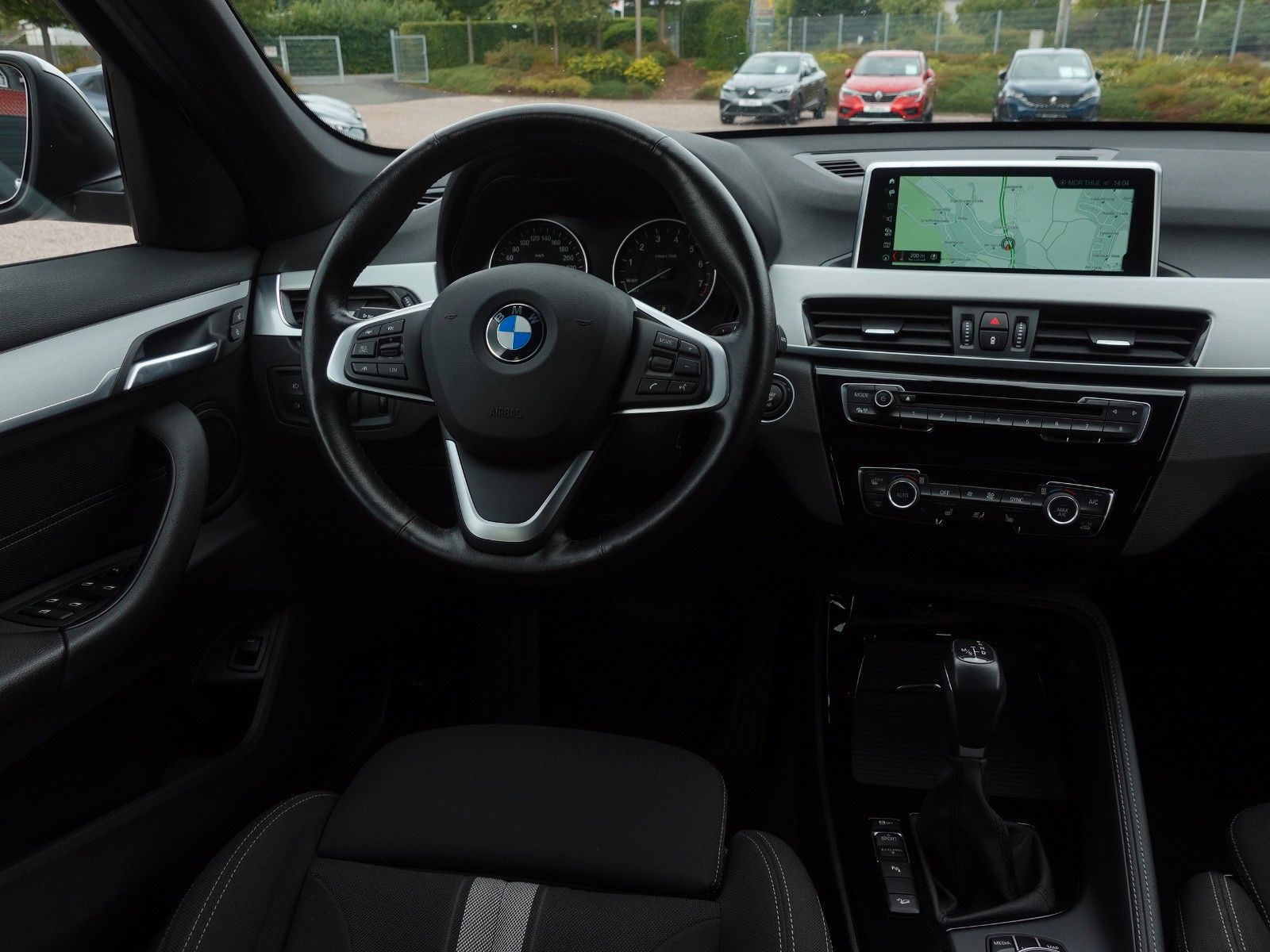 Fahrzeugabbildung BMW X1 xDrive20i A Sport Line I.Hd/AHK/LED/HeadUp/18