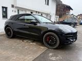 Porsche Macan Turbo mit Performance Paket Turbo Vollaus. - Porsche Macan Turbo-mit-Performance-Paket