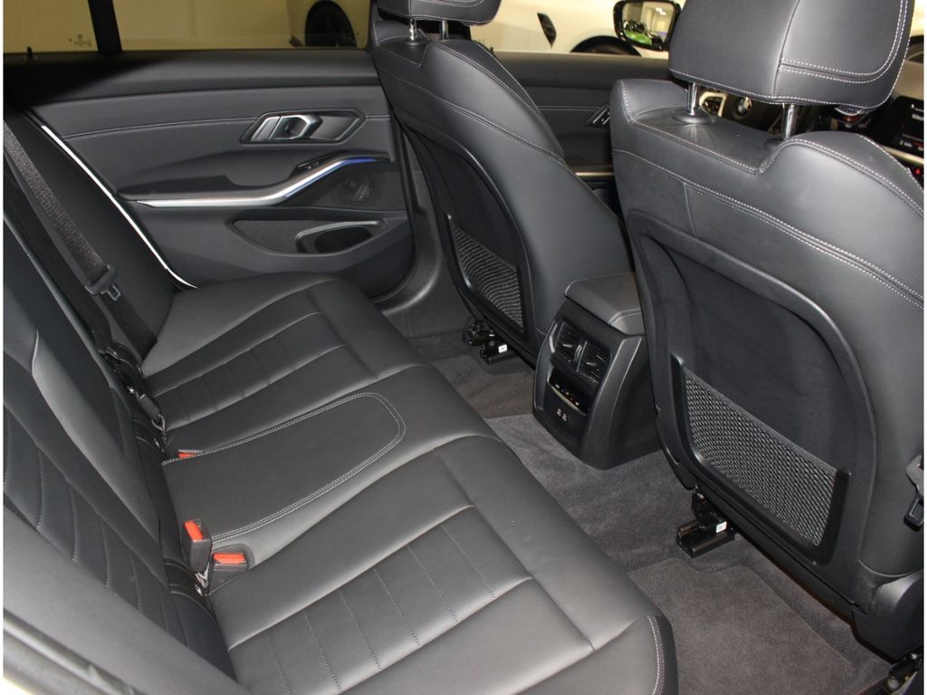 Fahrzeugabbildung BMW 320 i M Sport 2. Hand*HUD*Laser*Komfortzugang