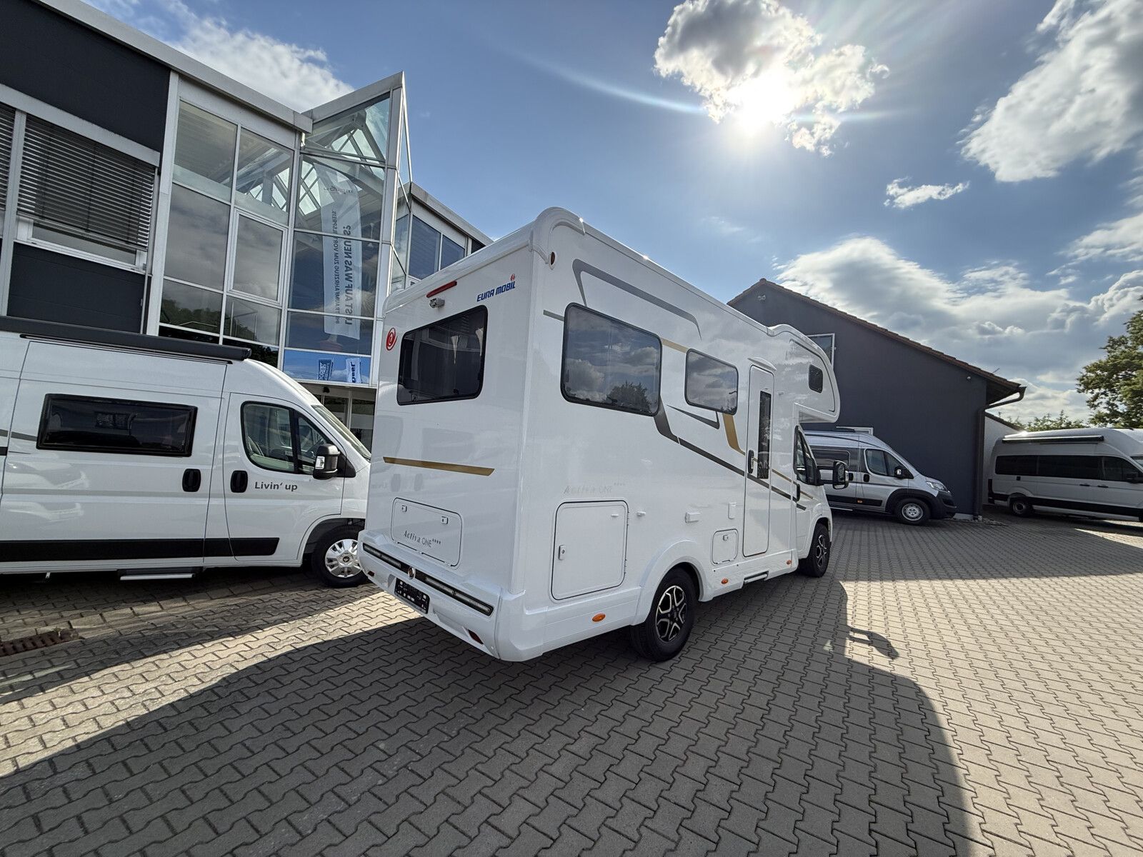 Fahrzeugabbildung Eura Mobil Activa One AO 650 HS Travel Pakete, Automatik