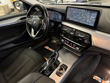 BMW 530 e Touring xDrive *Virtual Cockpit*AHK*LED*BT