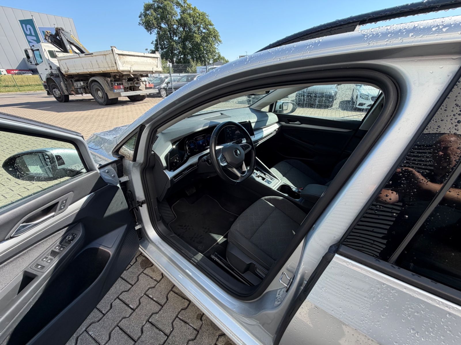 Fahrzeugabbildung Volkswagen Golf VIII Life Variant Navi