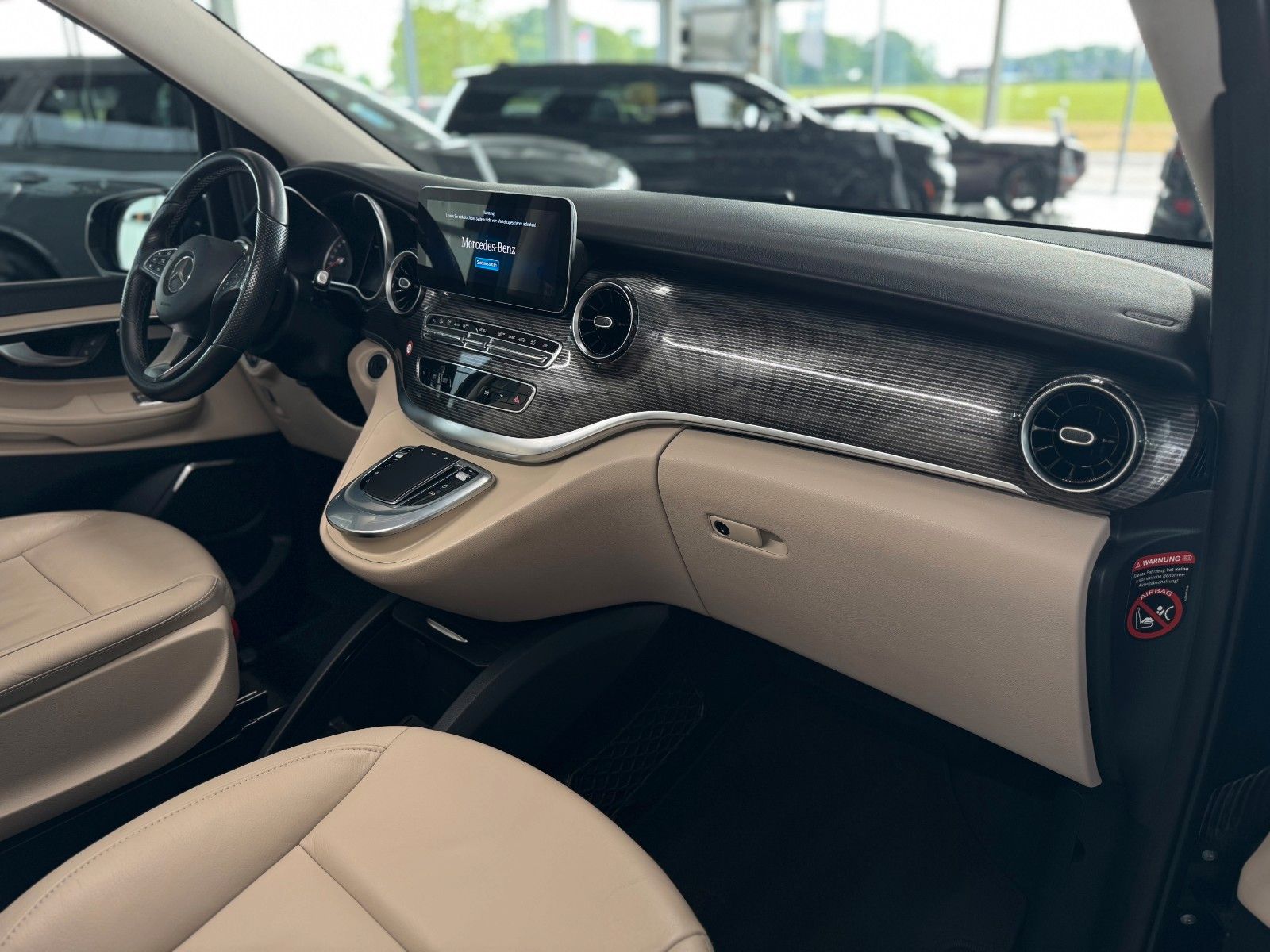Fahrzeugabbildung Mercedes-Benz V-Klasse V 250d AVANTGARDE EDITION lang "AHK"