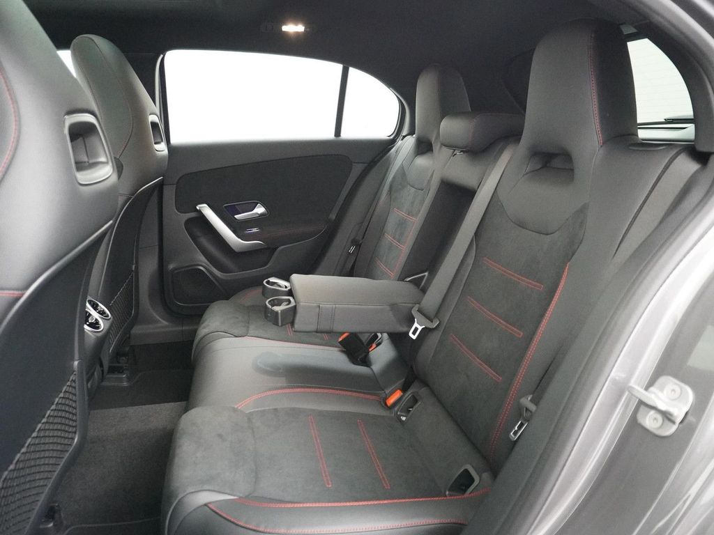 Mercedes-Benz A 180 Star Edition AMG Line | Panorama - Schiebe