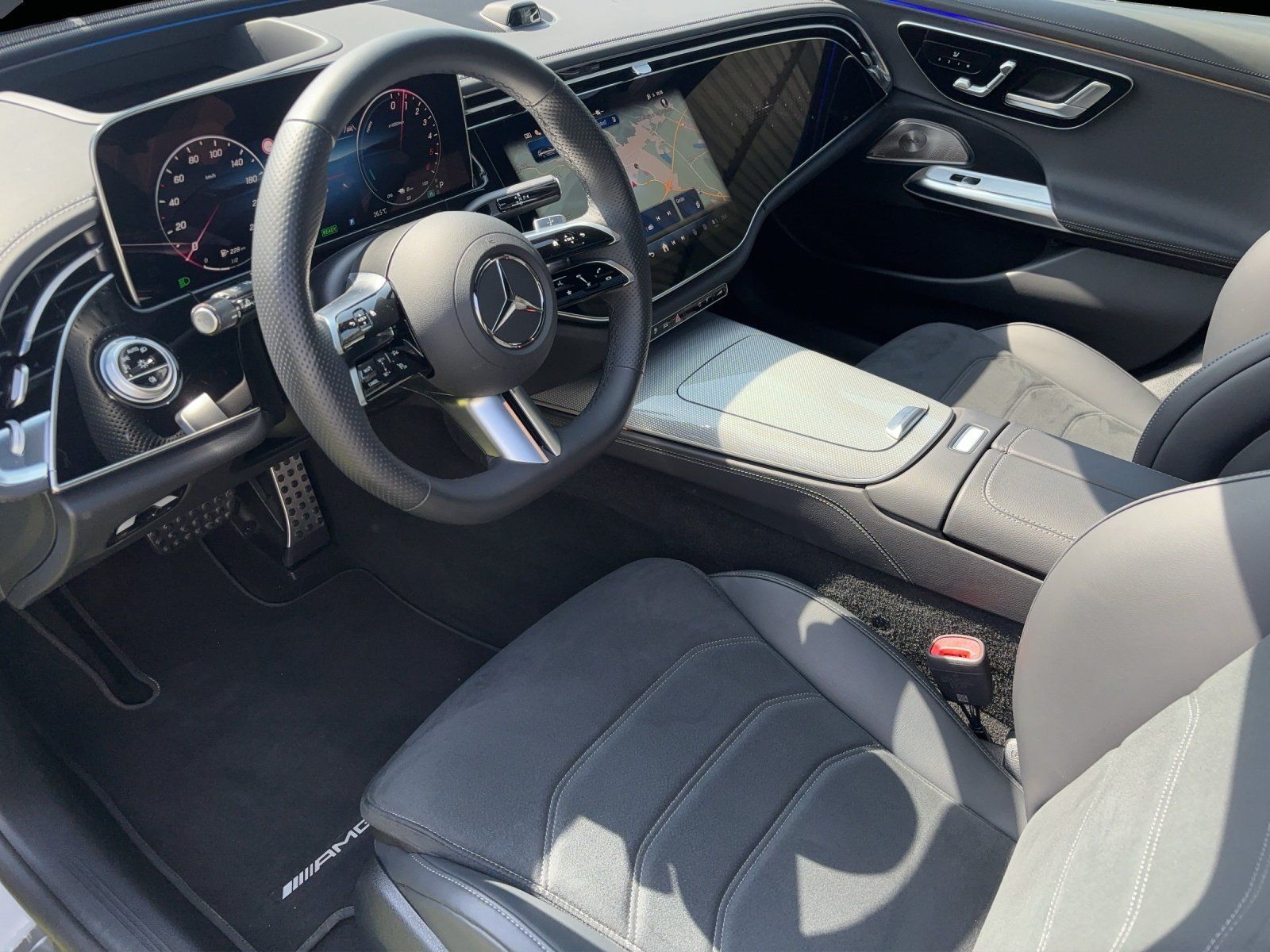 Fahrzeugabbildung Mercedes-Benz E300de T AMG Prem+ DISTRO Superscrn AIRMATIC AHK