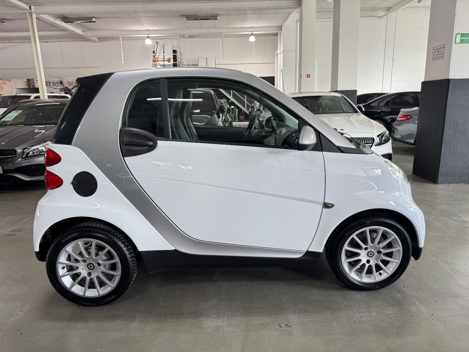 Fahrzeugabbildung Smart ForTwo 1.0 62kW PASSION AUTOMATIK LEDER KLIMA SH