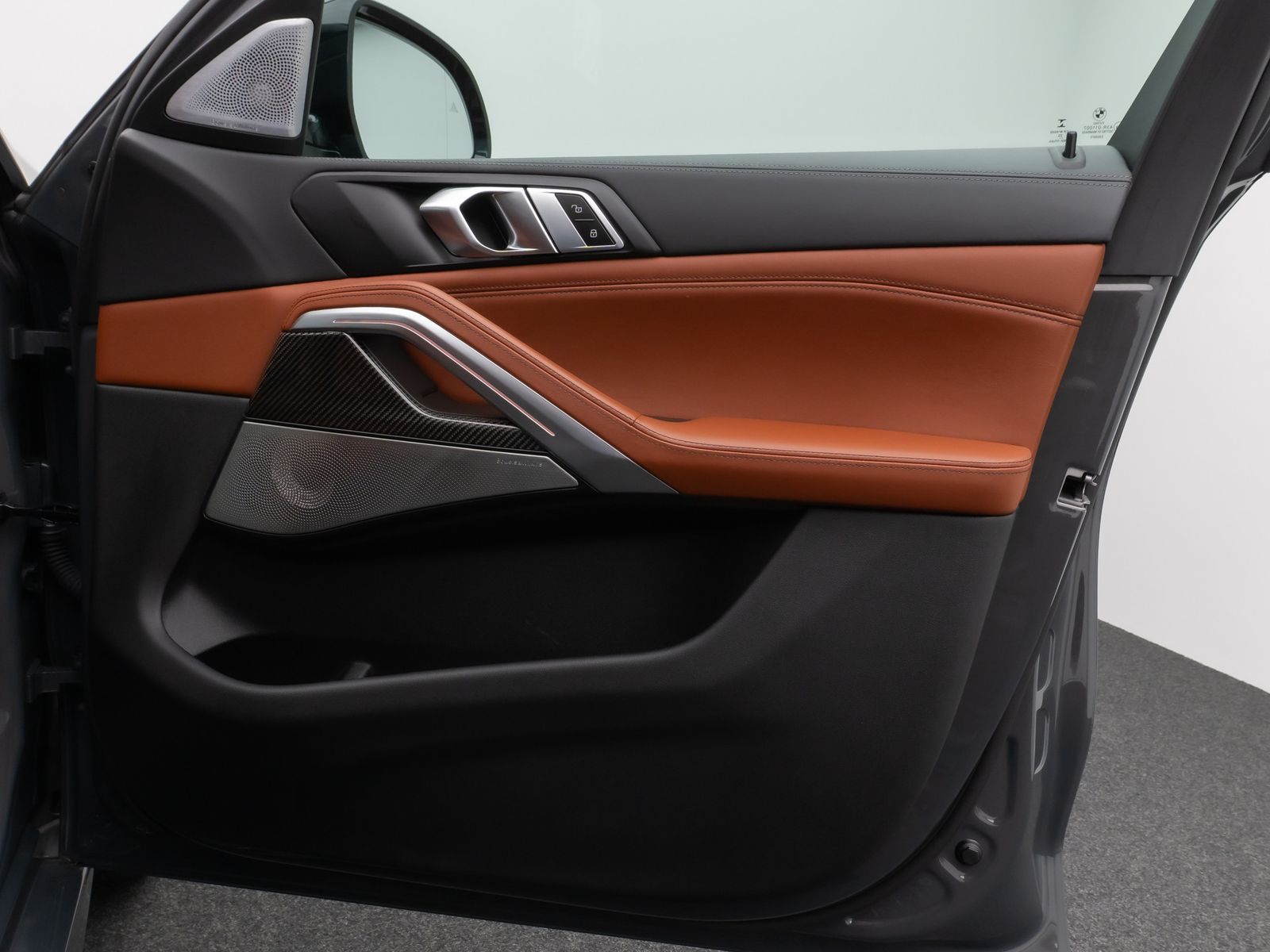 Fahrzeugabbildung BMW X6 M50i Panorama Laser 360°HUD DAB B&W AHK 22"