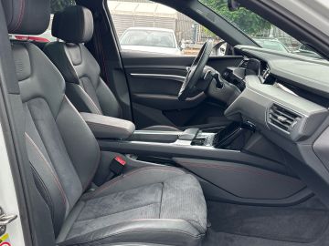 Audi Q8 e-tron - 10