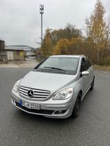 Mercedes-Benz B 170 - TÜV NEU - Mercedes B 170 mit Schiebedach