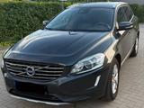 Volvo XC60 D4 Momentum Geartronic Momentum - silberne Volvo XC60