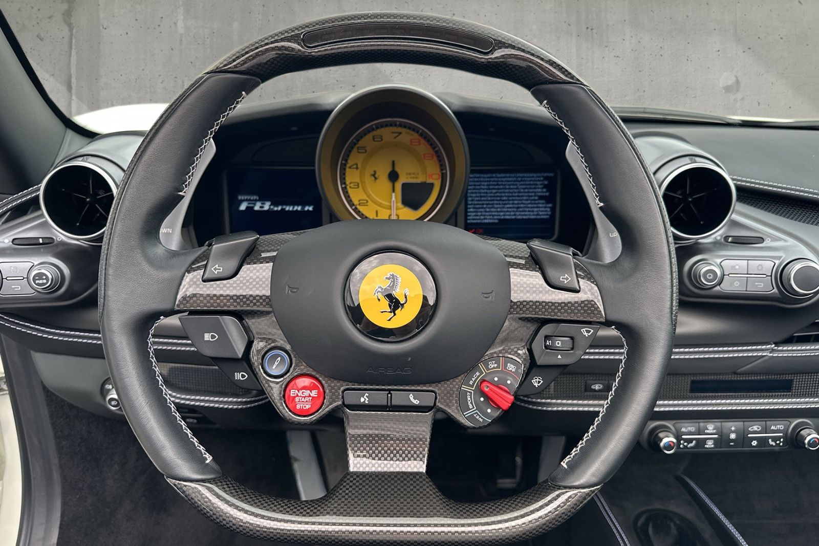 Fahrzeugabbildung Ferrari F8 Spider*Dt.Auto*Lift*LED Lenkrad*JBL*Kamera