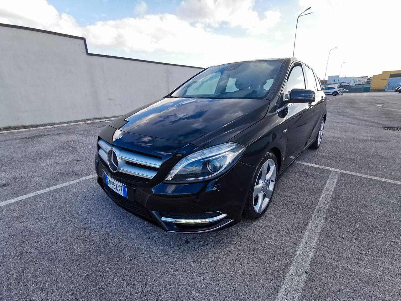 Mercedes-Benz B 180