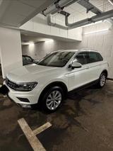 Volkswagen Tiguan 2.0 TDI SCR DSG 4MOTION Highline AHK  - VW Tiguan Gebrauchtwagen in Osnabrück