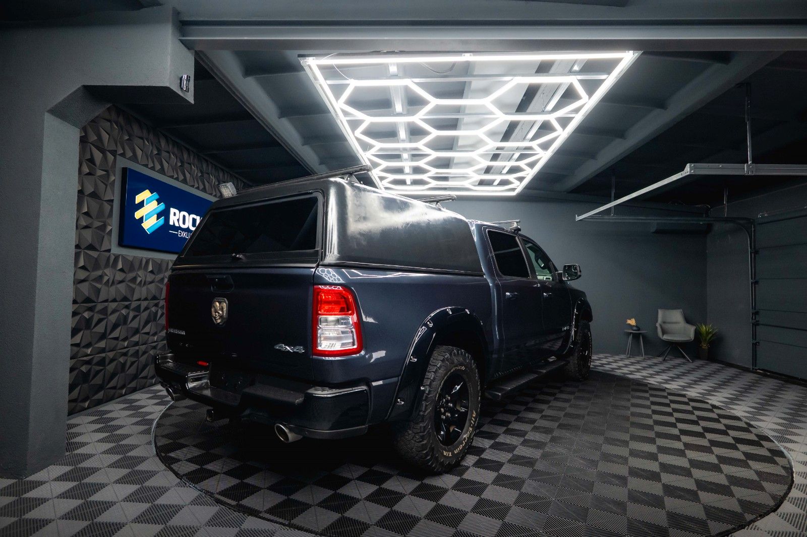 Fahrzeugabbildung Dodge RAM 5.7 V8 HEMI 4x4 Offroad Night LPG Hardtop