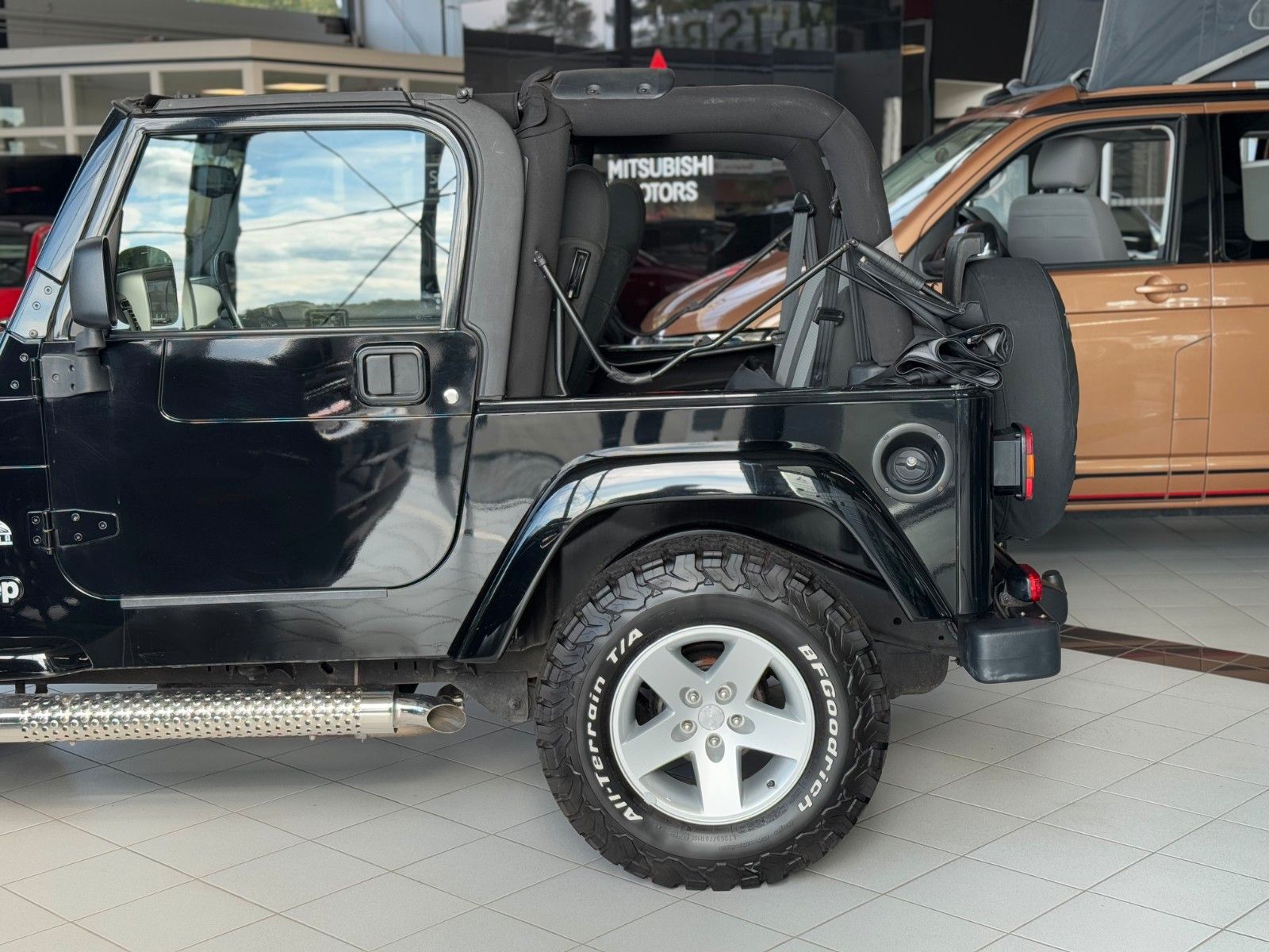 Fahrzeugabbildung Jeep Wrangler 4.0 Sport BFGoodrich T/A 265/70R16 TOP