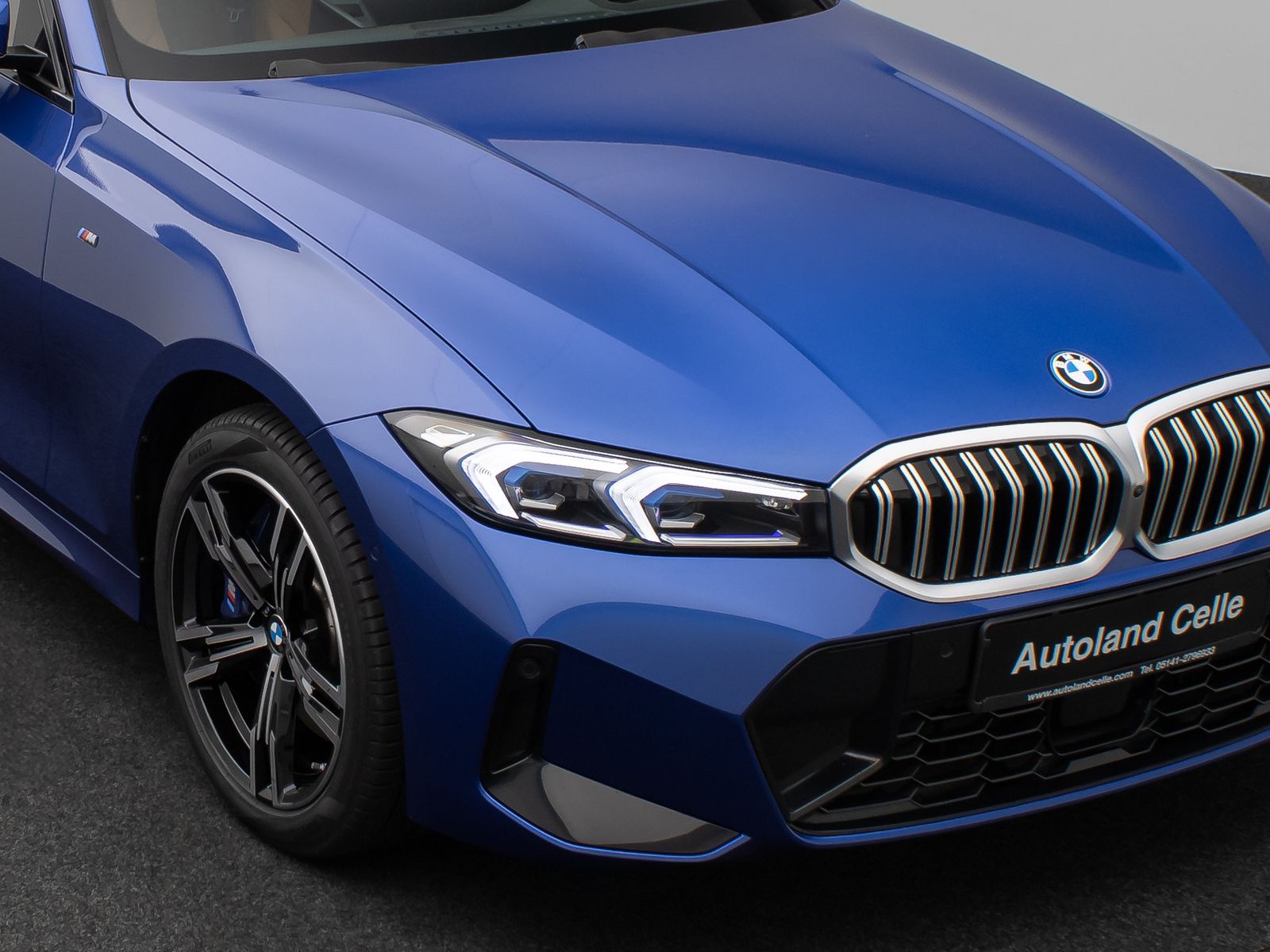 Fahrzeugabbildung BMW 330e M Sport Panorama 360°HUD HiFi AHK Komfort