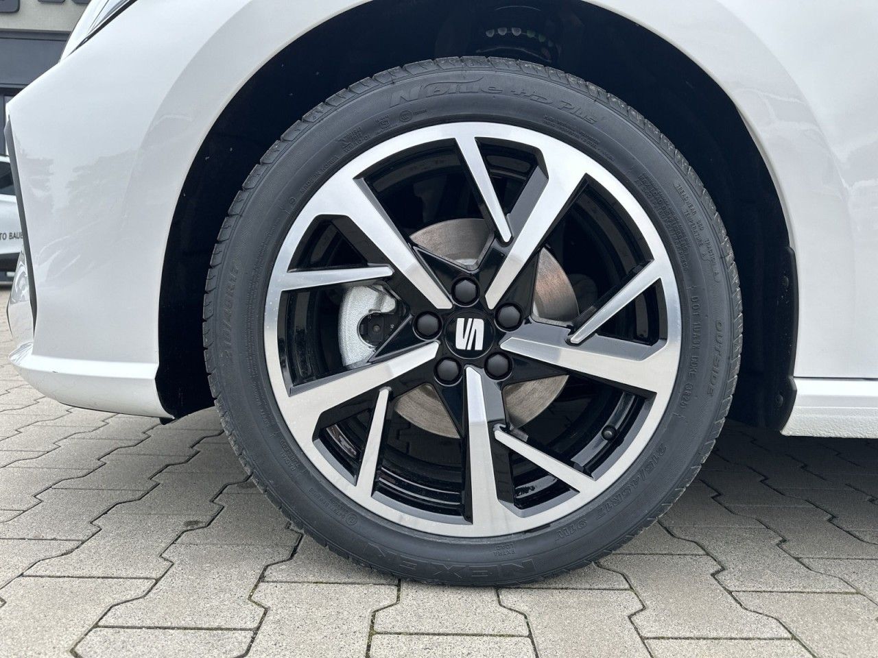 Fahrzeugabbildung SEAT Ibiza FR 1.0 TSI 85 kW - mit KI generiert/bearbeitet