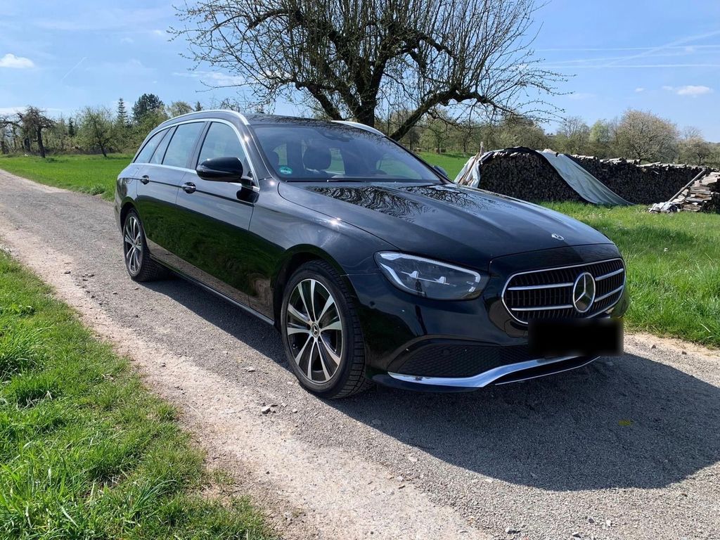 Image of Mercedes-Benz E 300