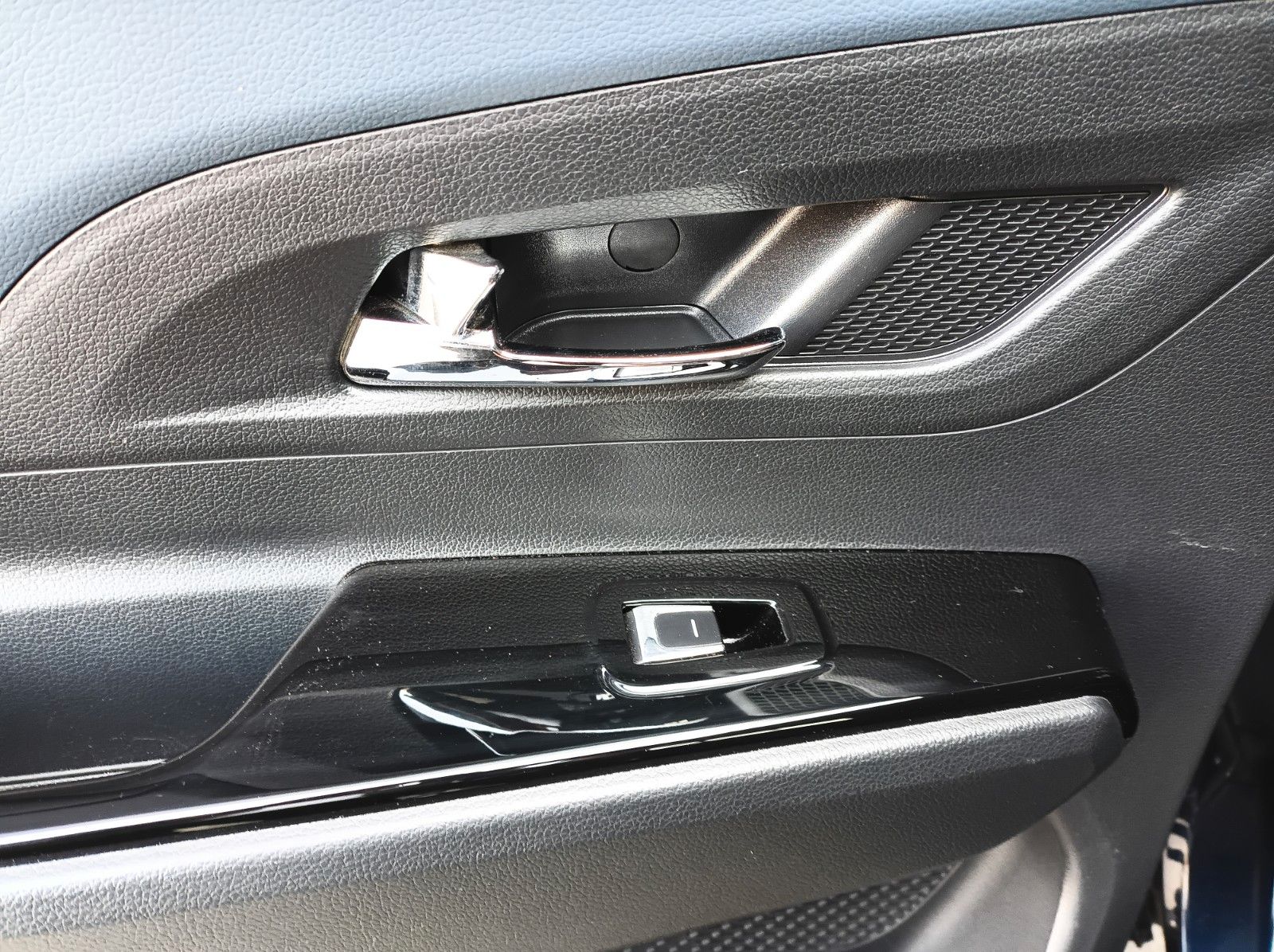 Fahrzeugabbildung Ssangyong Korando e-Motion PLATINUM +T.LEDER+ABSTANDSPILOT