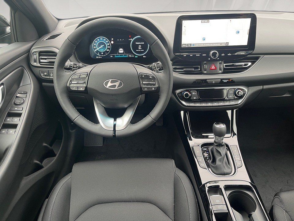 Fahrzeugabbildung Hyundai i30 1.5T 140PS DCT ADVANTAGE Plus Pano